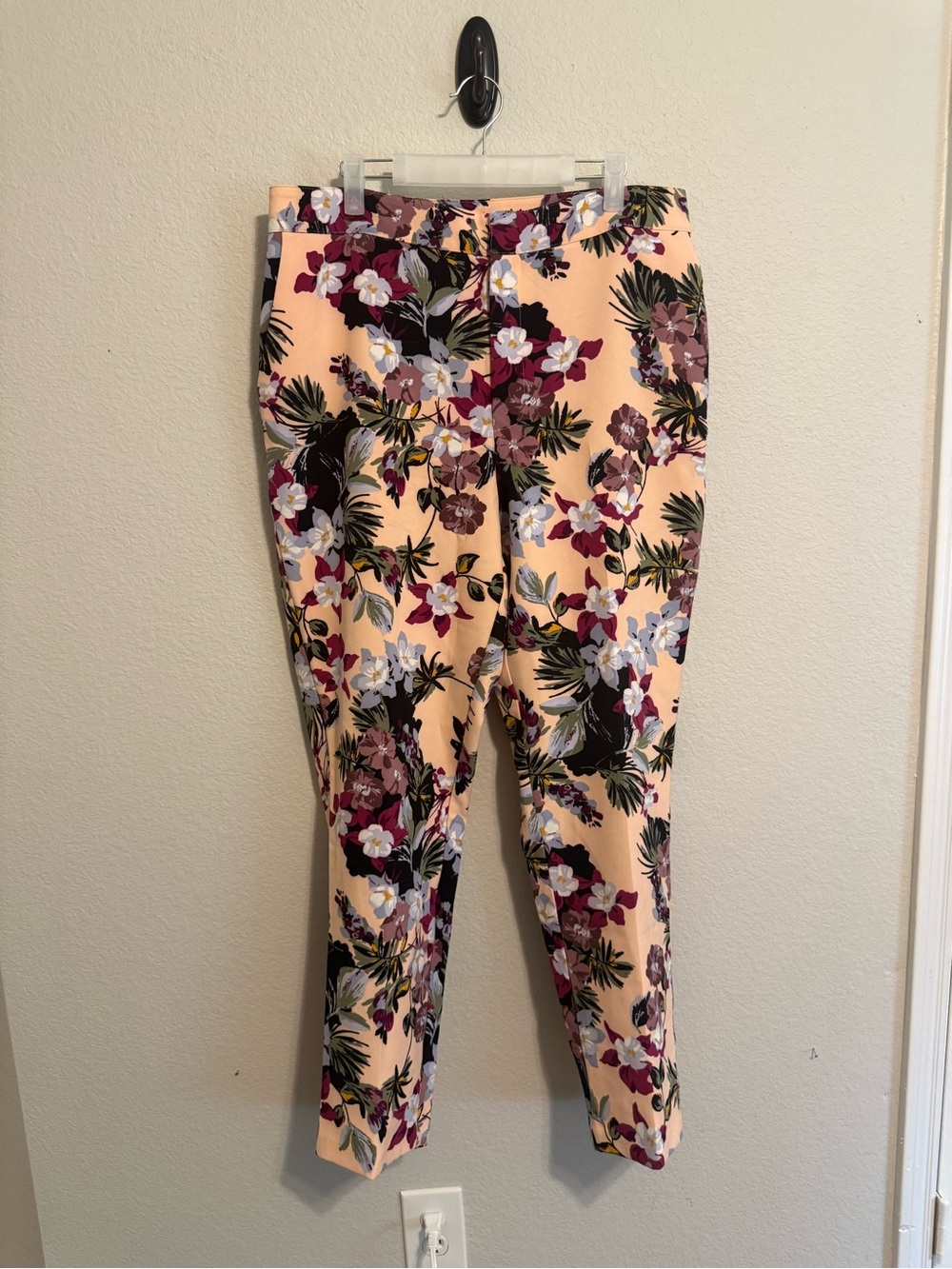 Nina Parker NWT Floral Cropped Pants 0X